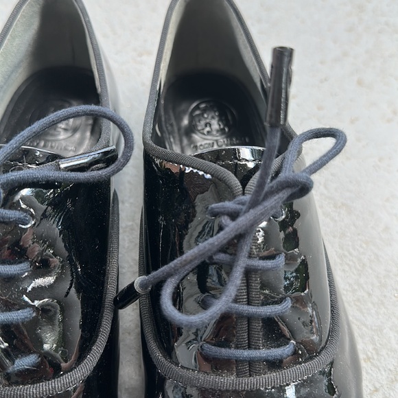 Tory Burch patent leather lace up oxford shoe 8 - Picture 7 of 10